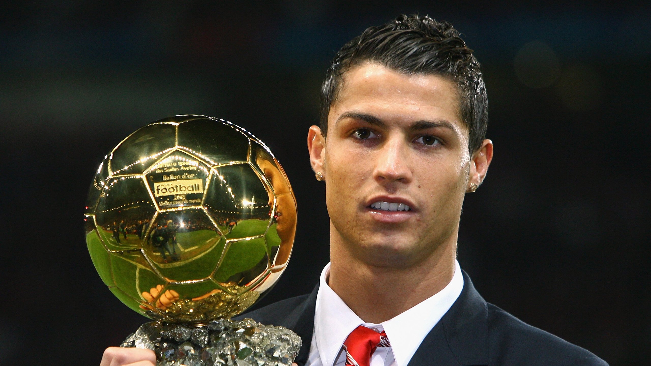 蜂群席卷南国夜，当塔图姆时刻降临，钢铁防线在奔涌中溶解